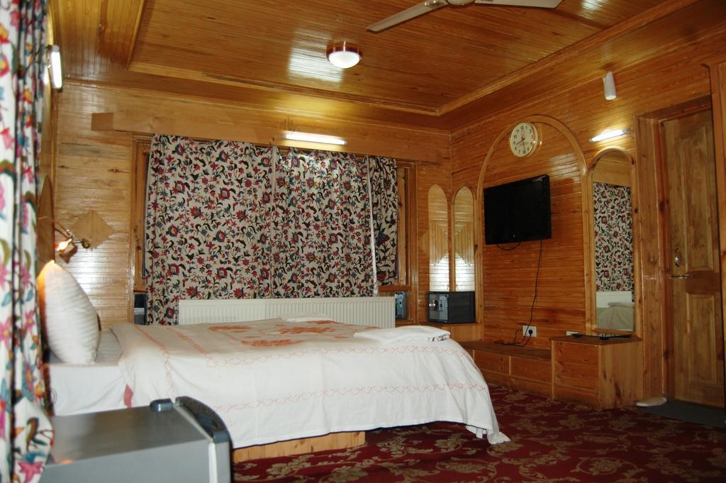 Hotel Paradise Inn Pahalgam Ngoại thất bức ảnh