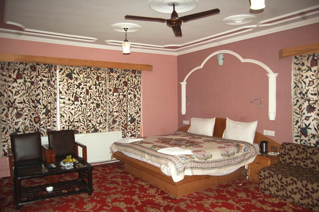 Hotel Paradise Inn Pahalgam Ngoại thất bức ảnh