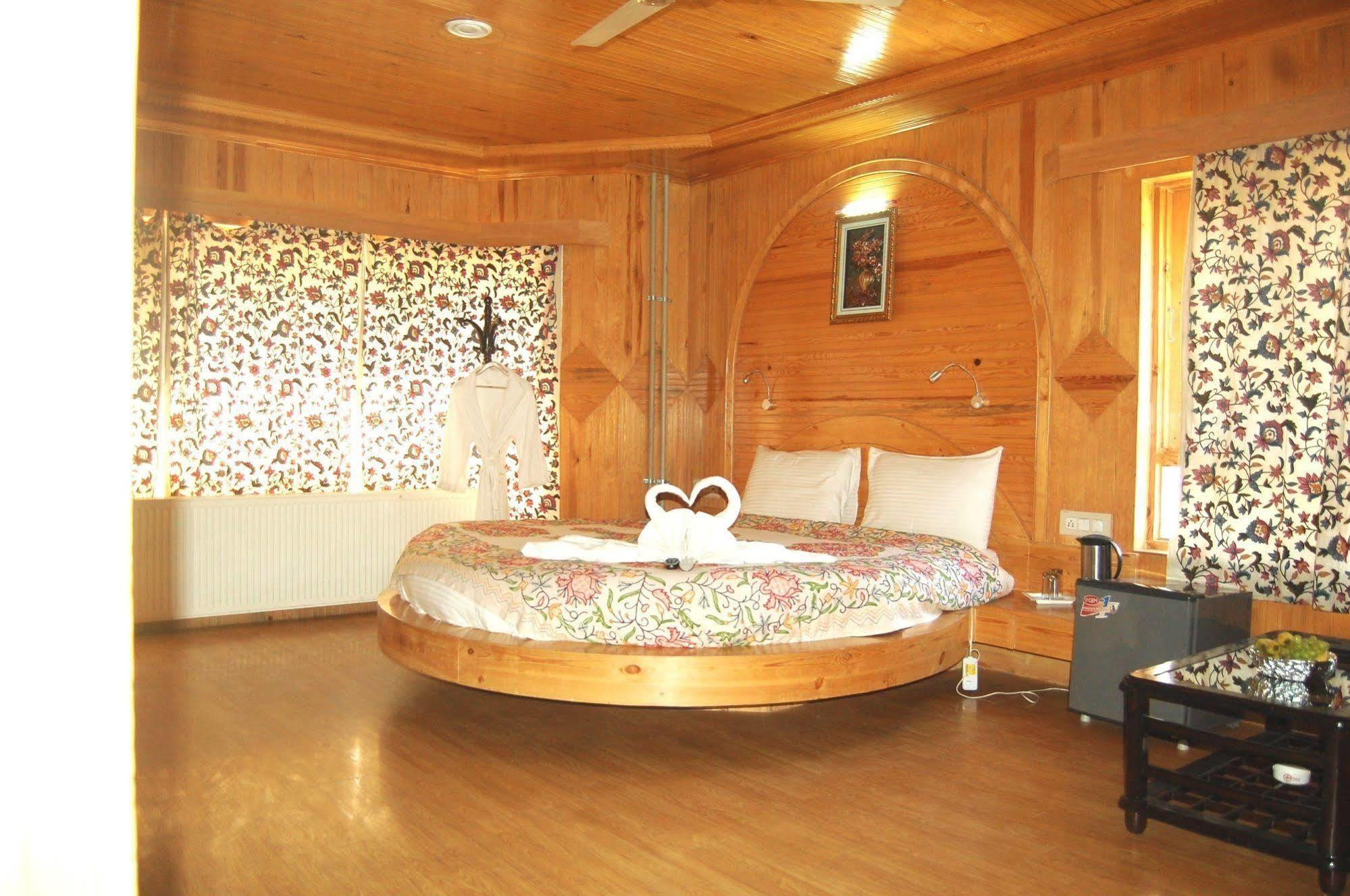 Hotel Paradise Inn Pahalgam Ngoại thất bức ảnh