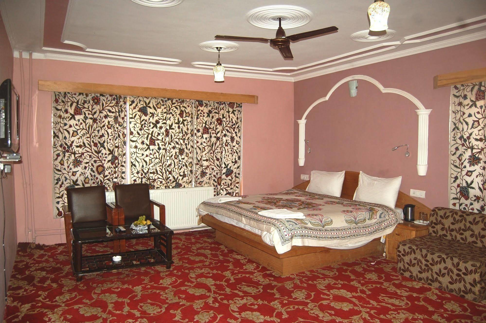 Hotel Paradise Inn Pahalgam Ngoại thất bức ảnh