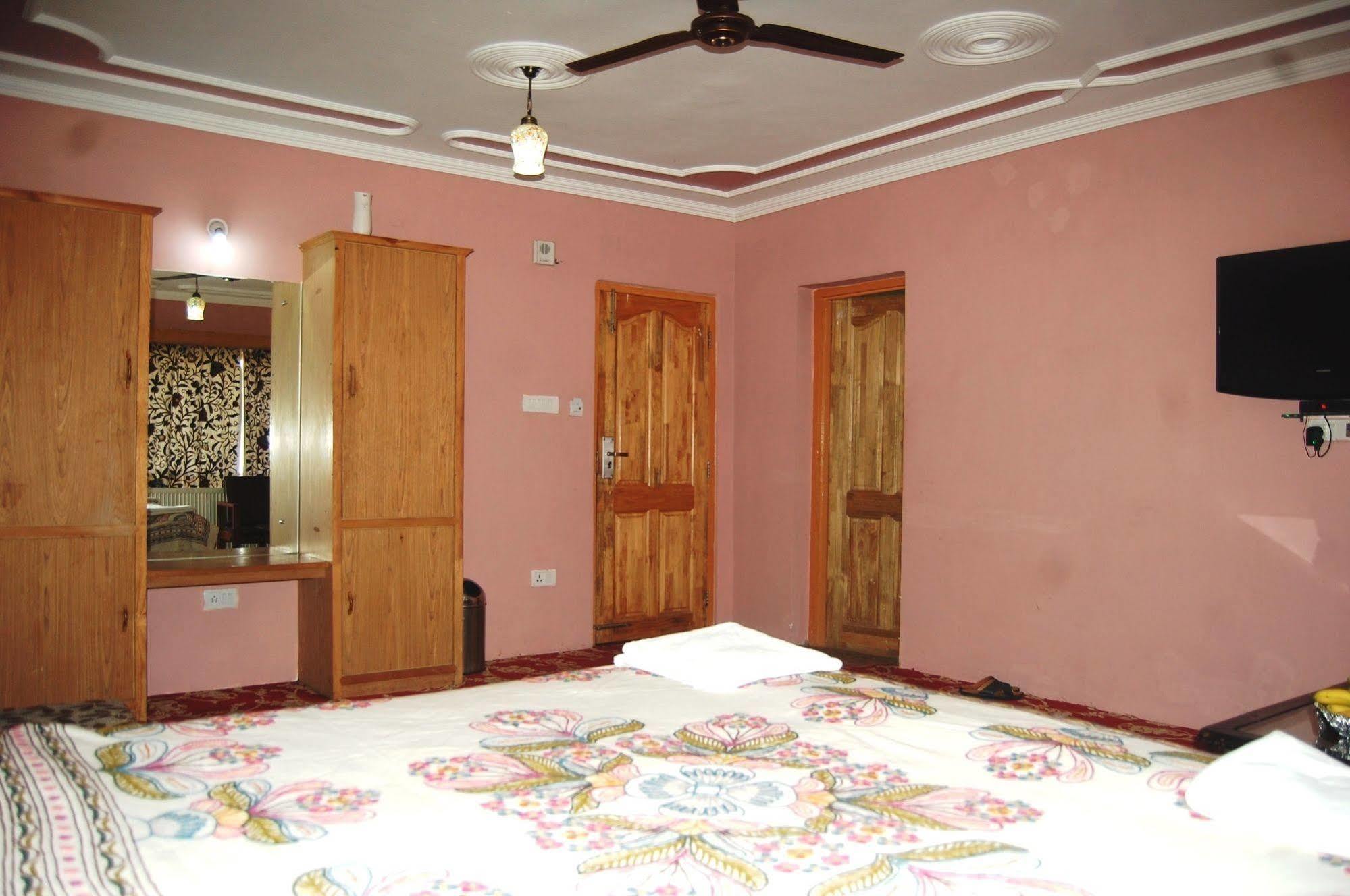 Hotel Paradise Inn Pahalgam Ngoại thất bức ảnh