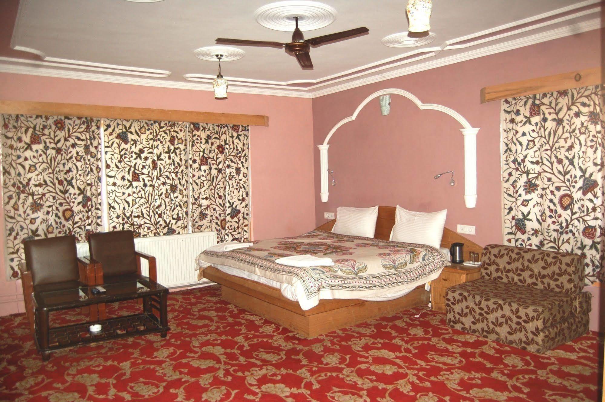 Hotel Paradise Inn Pahalgam Ngoại thất bức ảnh