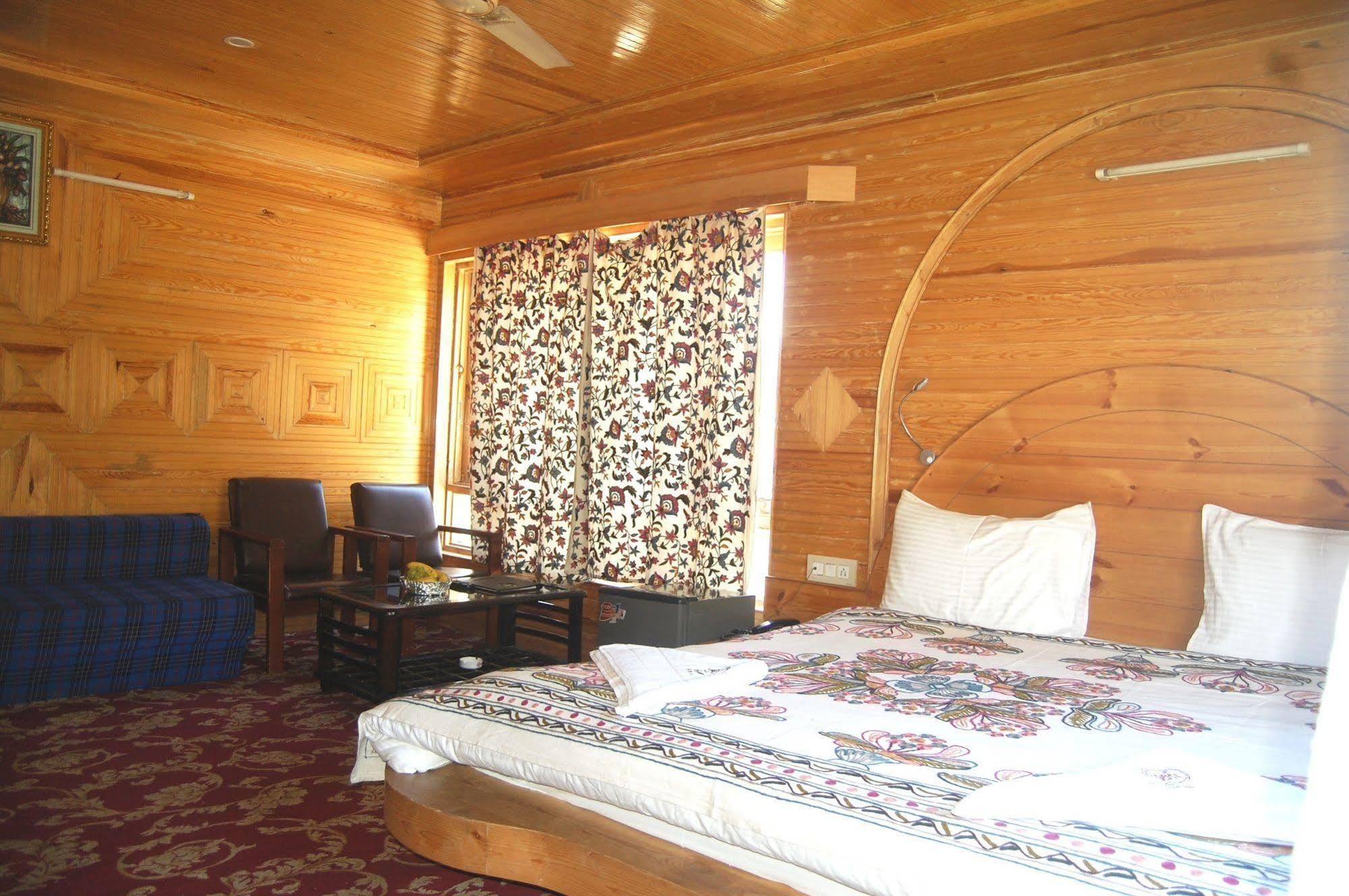 Hotel Paradise Inn Pahalgam Ngoại thất bức ảnh